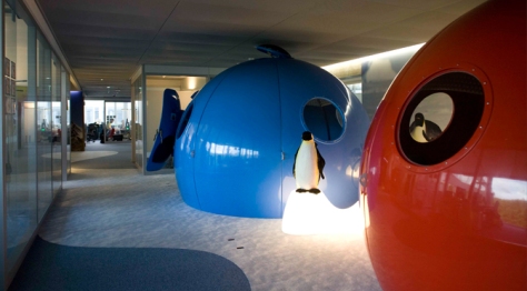 Reclaimed expedition igloos are used as meeting pods at Google in Zurich. The originality of these spaces is specific to the Swiss location, but the principle of creating a variety of different meeting spaces is core to Google’s spatial philosophy
